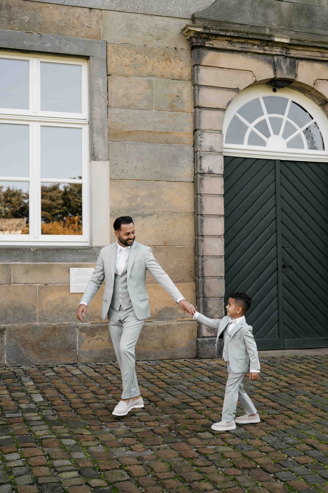 Communiejurken En Kinderpakken En Trouwpakken 2