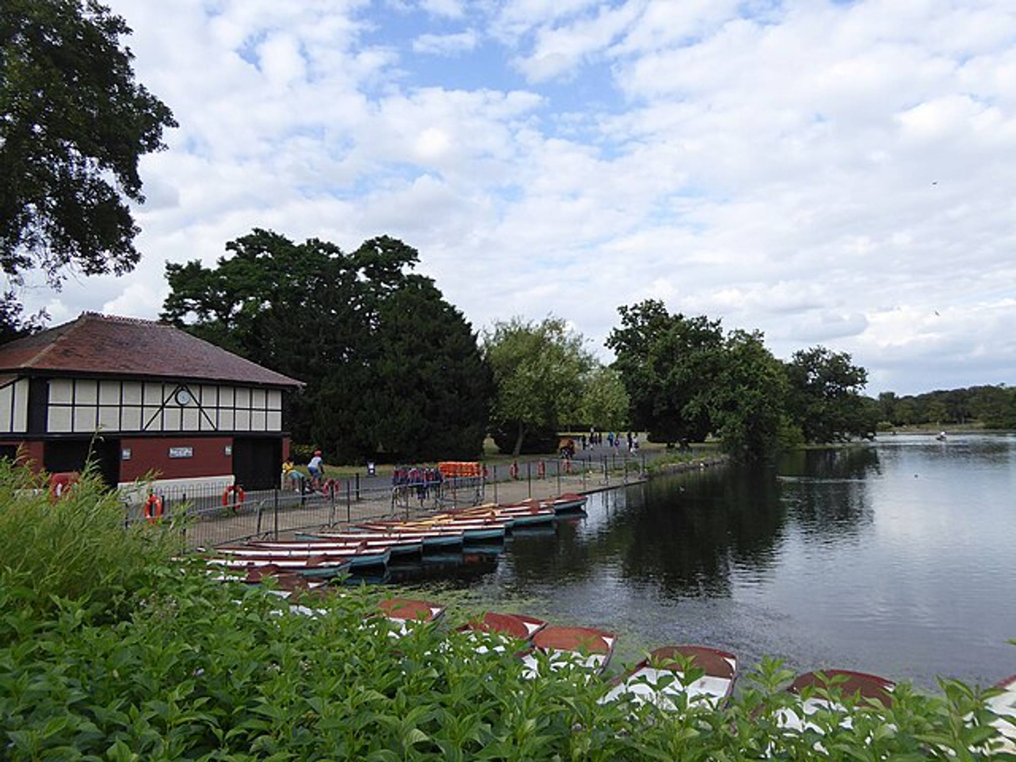 boats for hire valentines park ilford