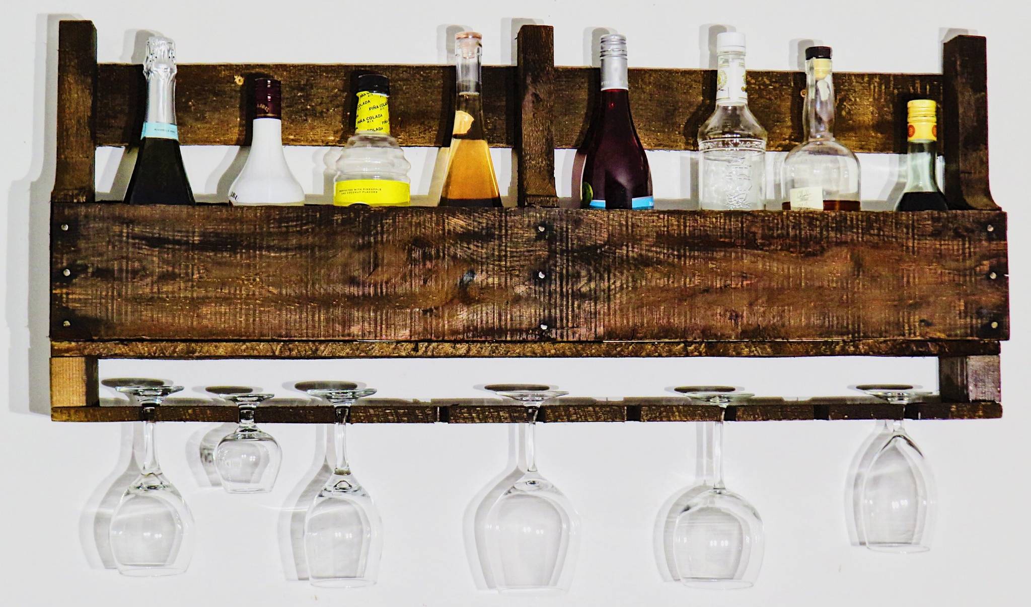 DIY Wine rack with wine glasses