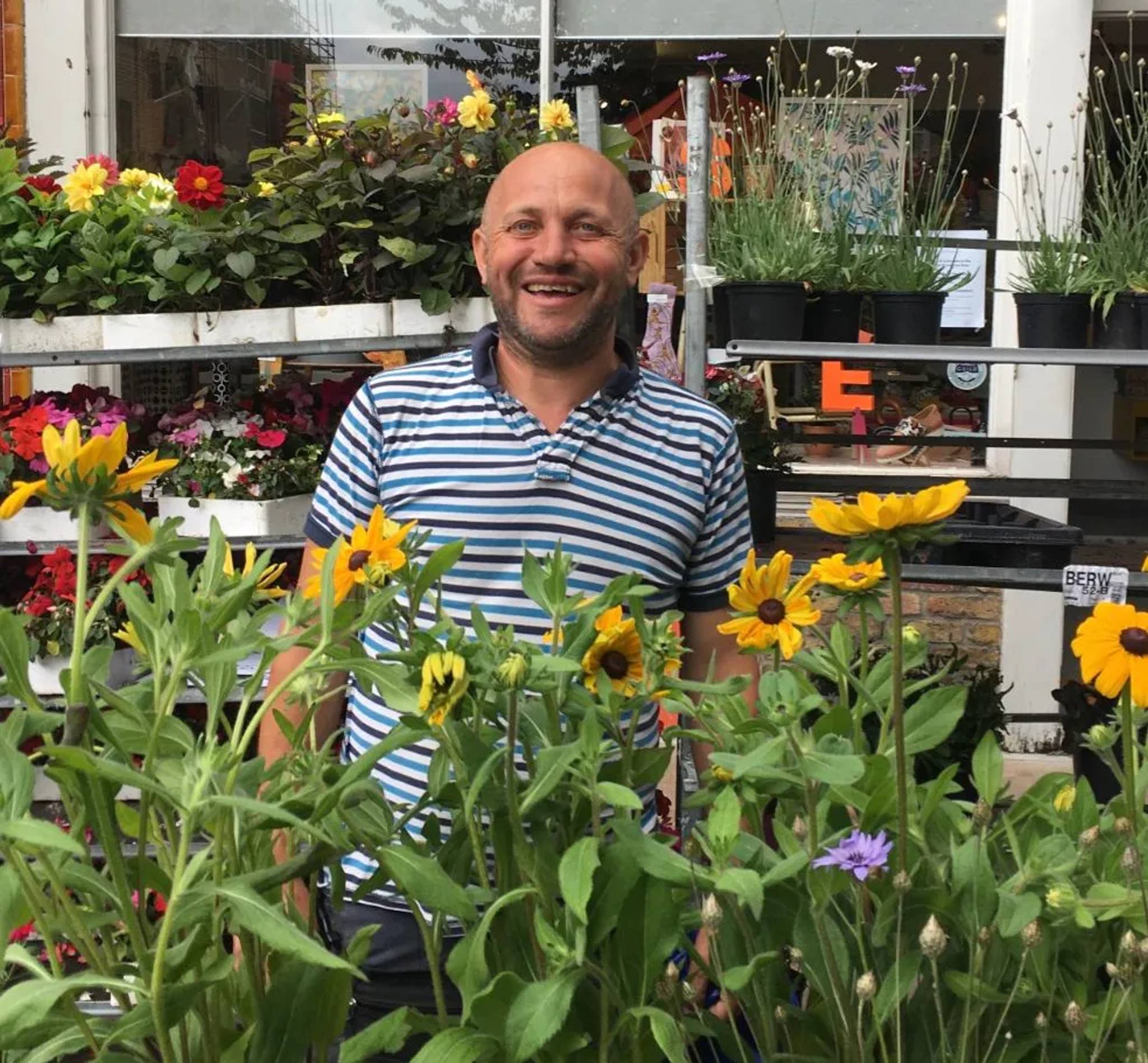 smiling trader chiswick flower market