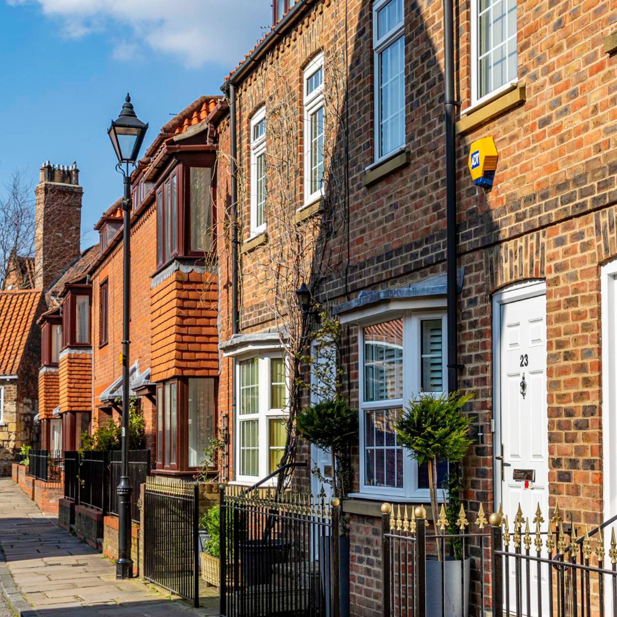 couple packing for moving home