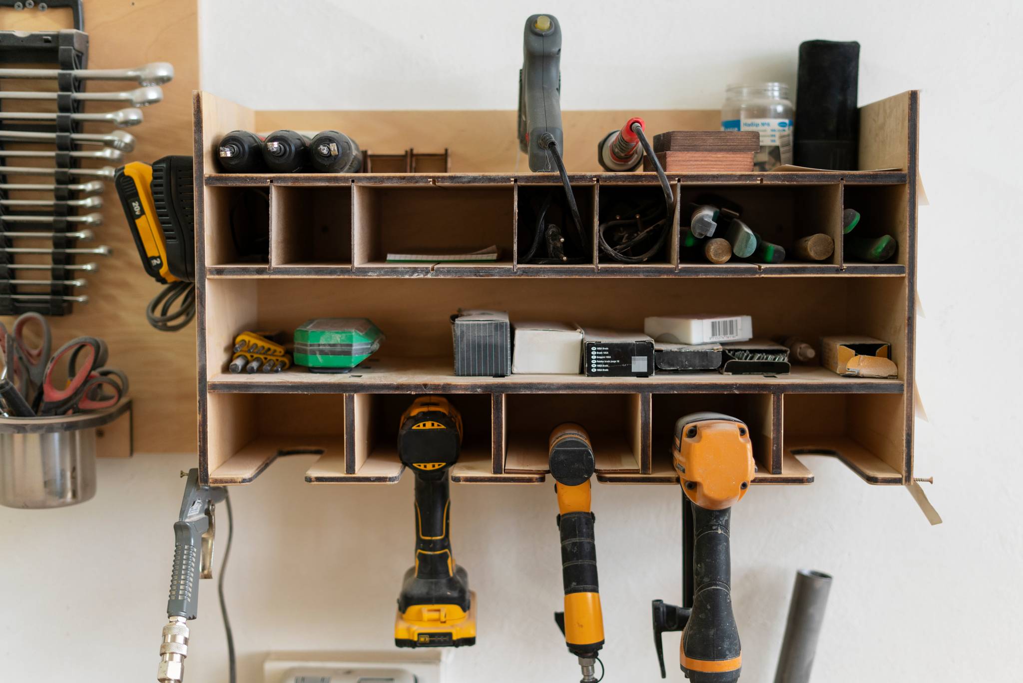 Tool shelf