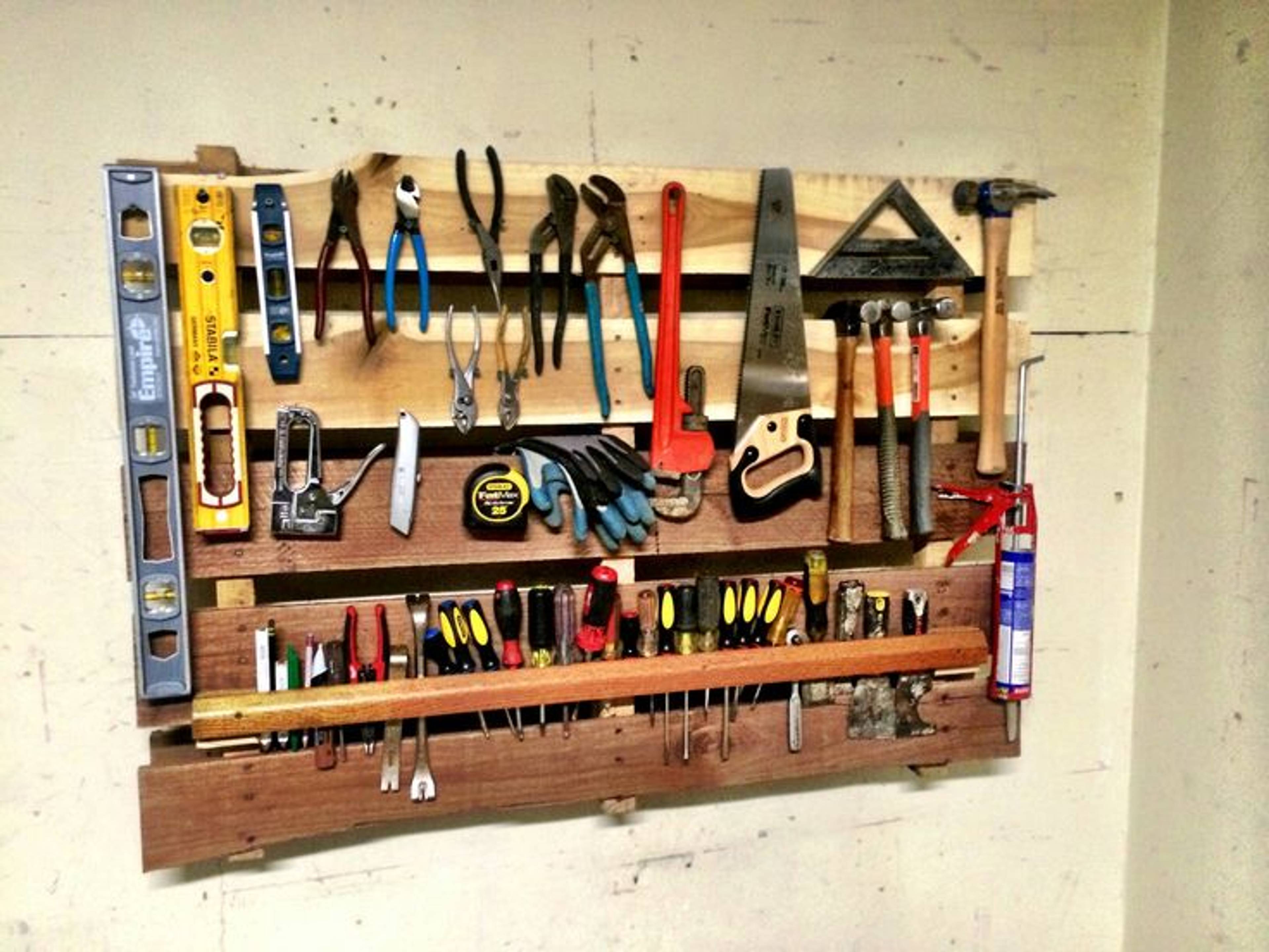 Wall mounted tool organiser