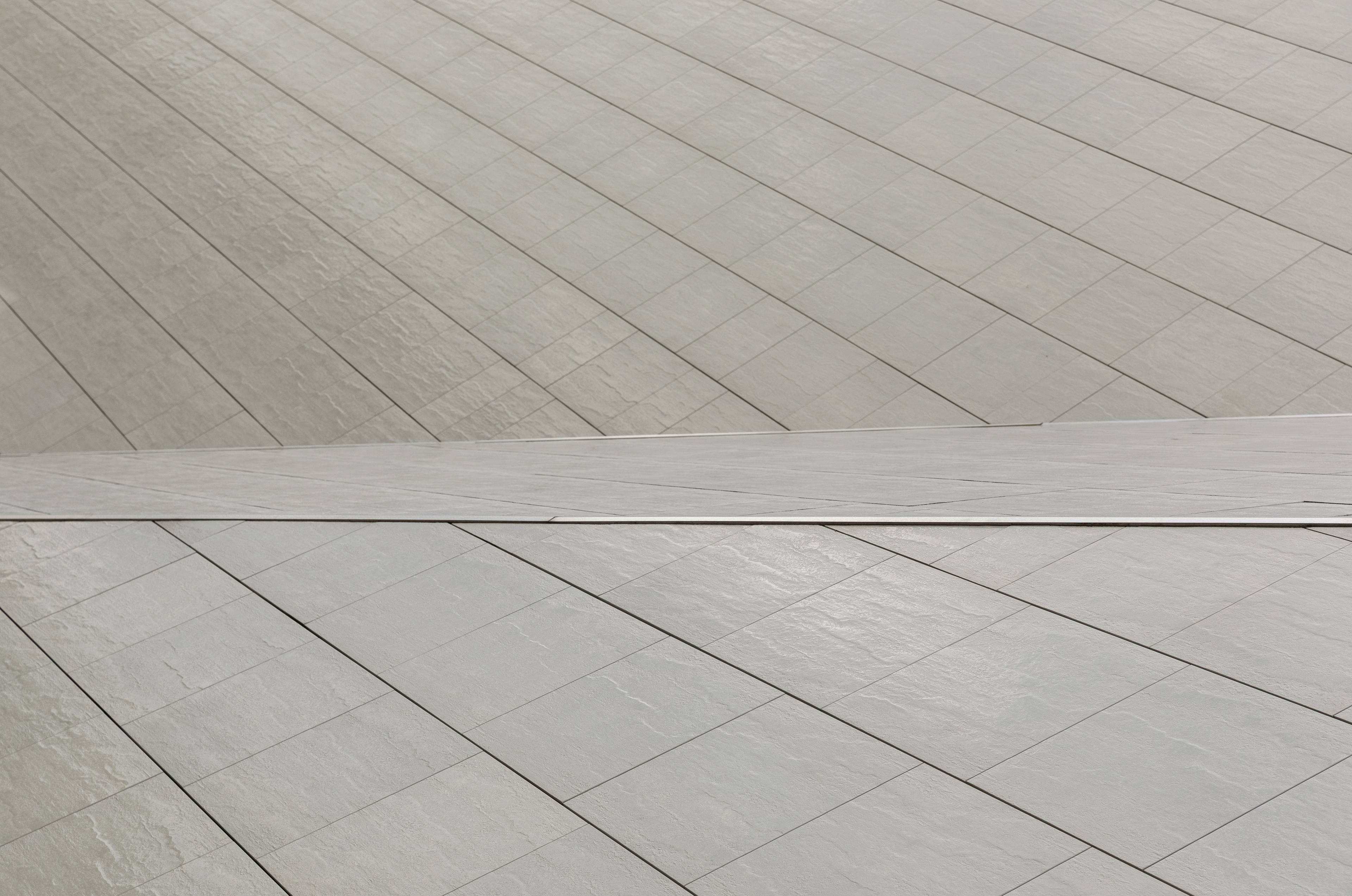 Symmetrical floor panels