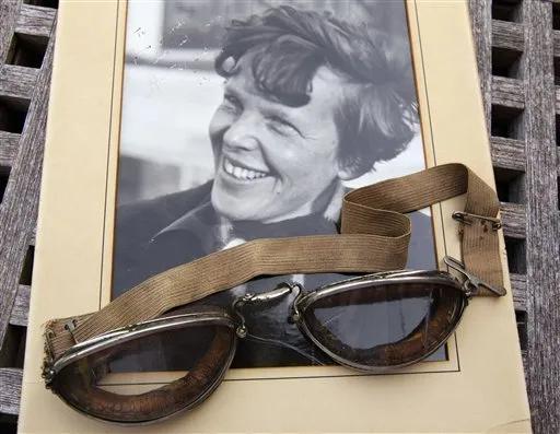 Amelia Earhart goggles, photos