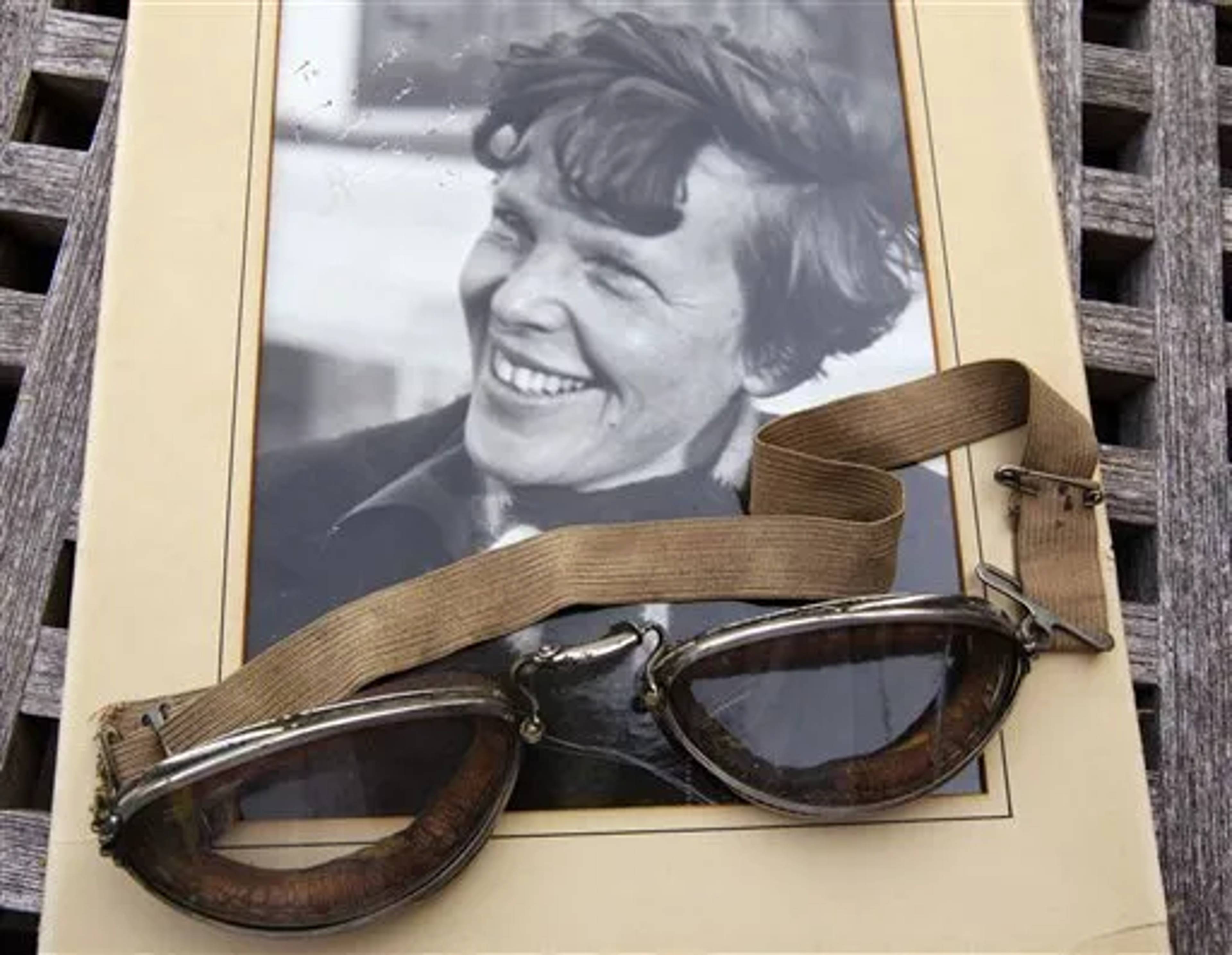 Amelia Earhart goggles, photos