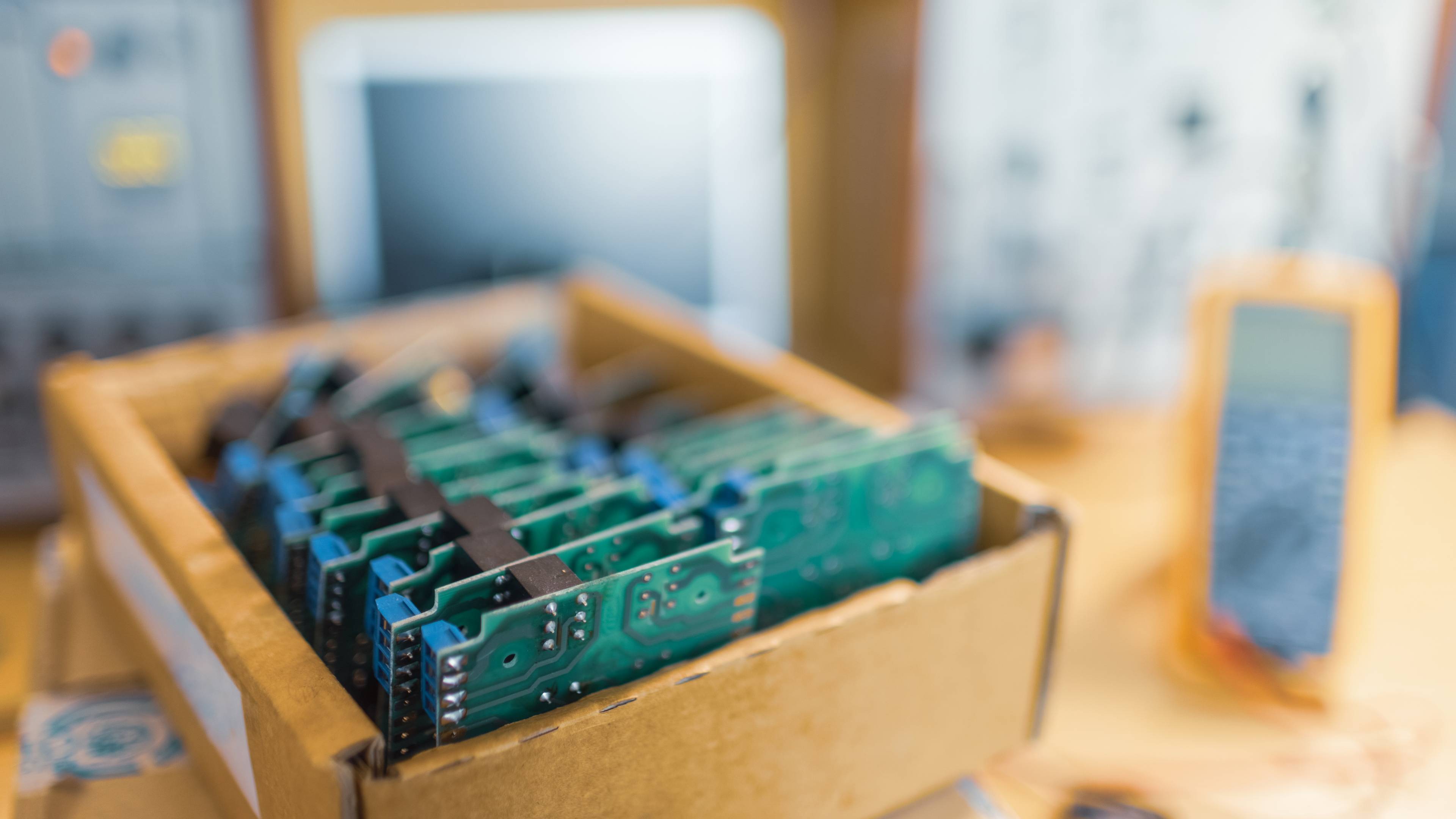 How to Store Electronics In a Storage Unit | HOLD