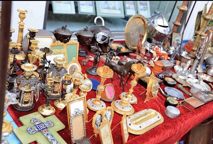 anique stall at portobello market