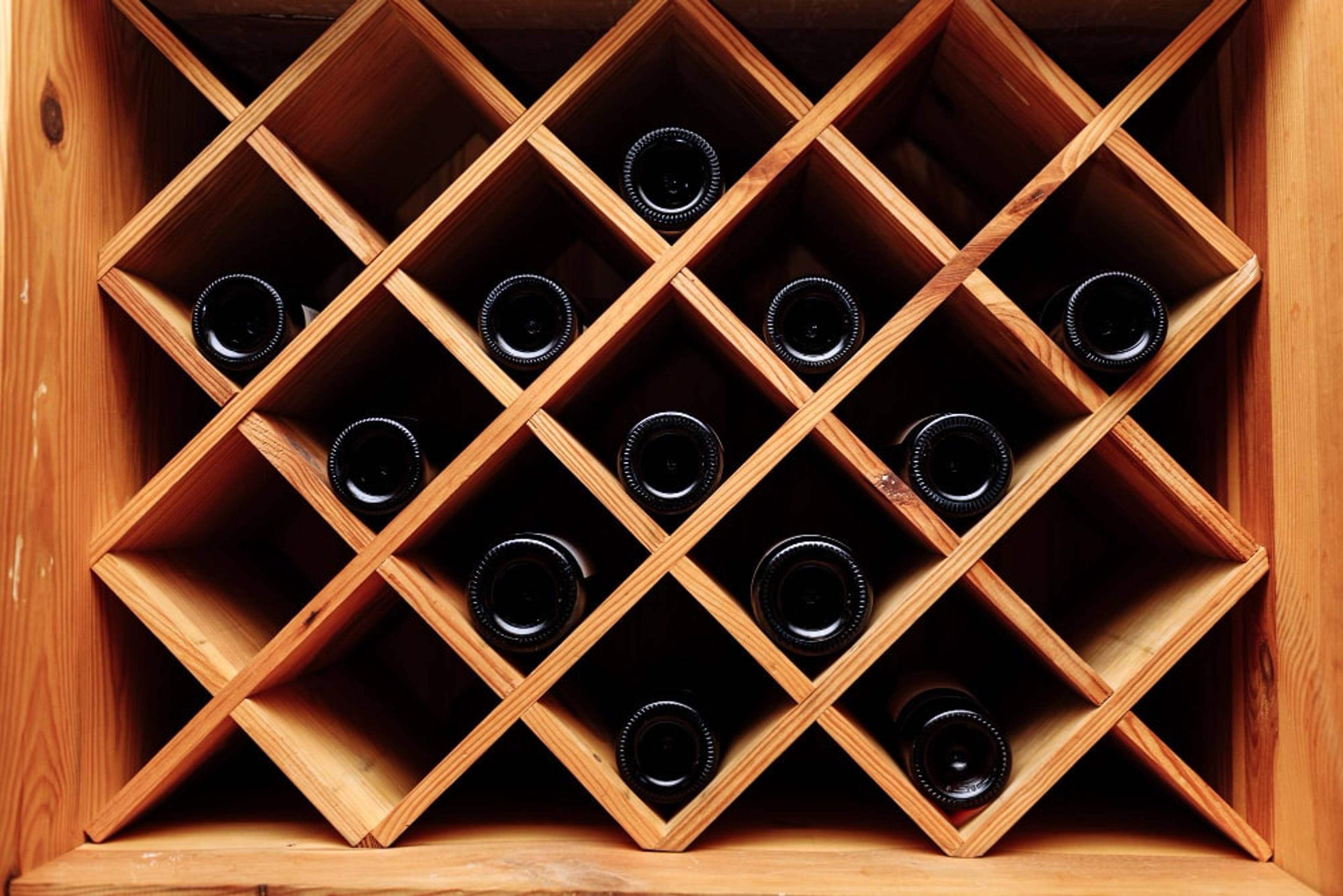 A wine rack with a criss cross design