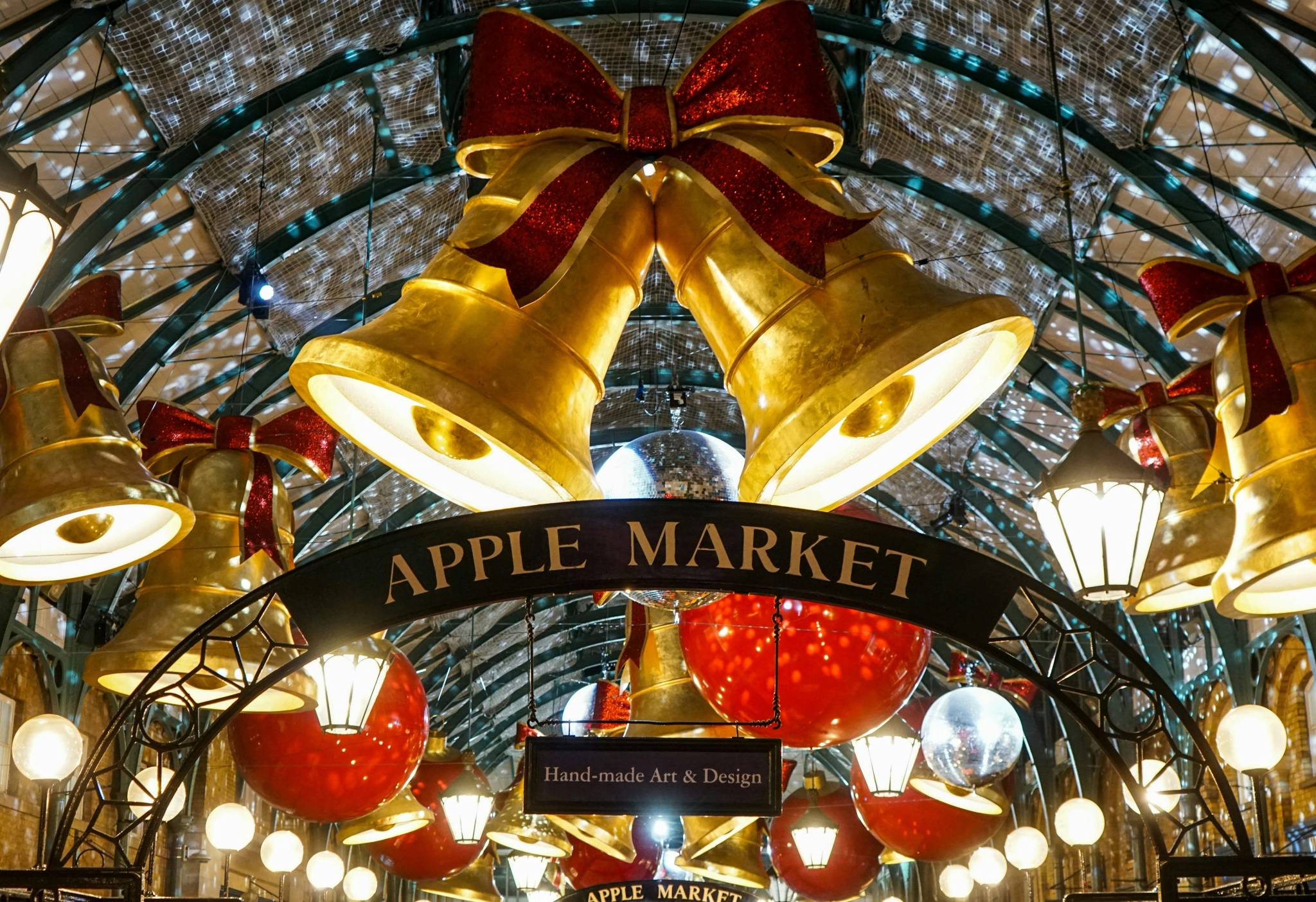 apple market christmas