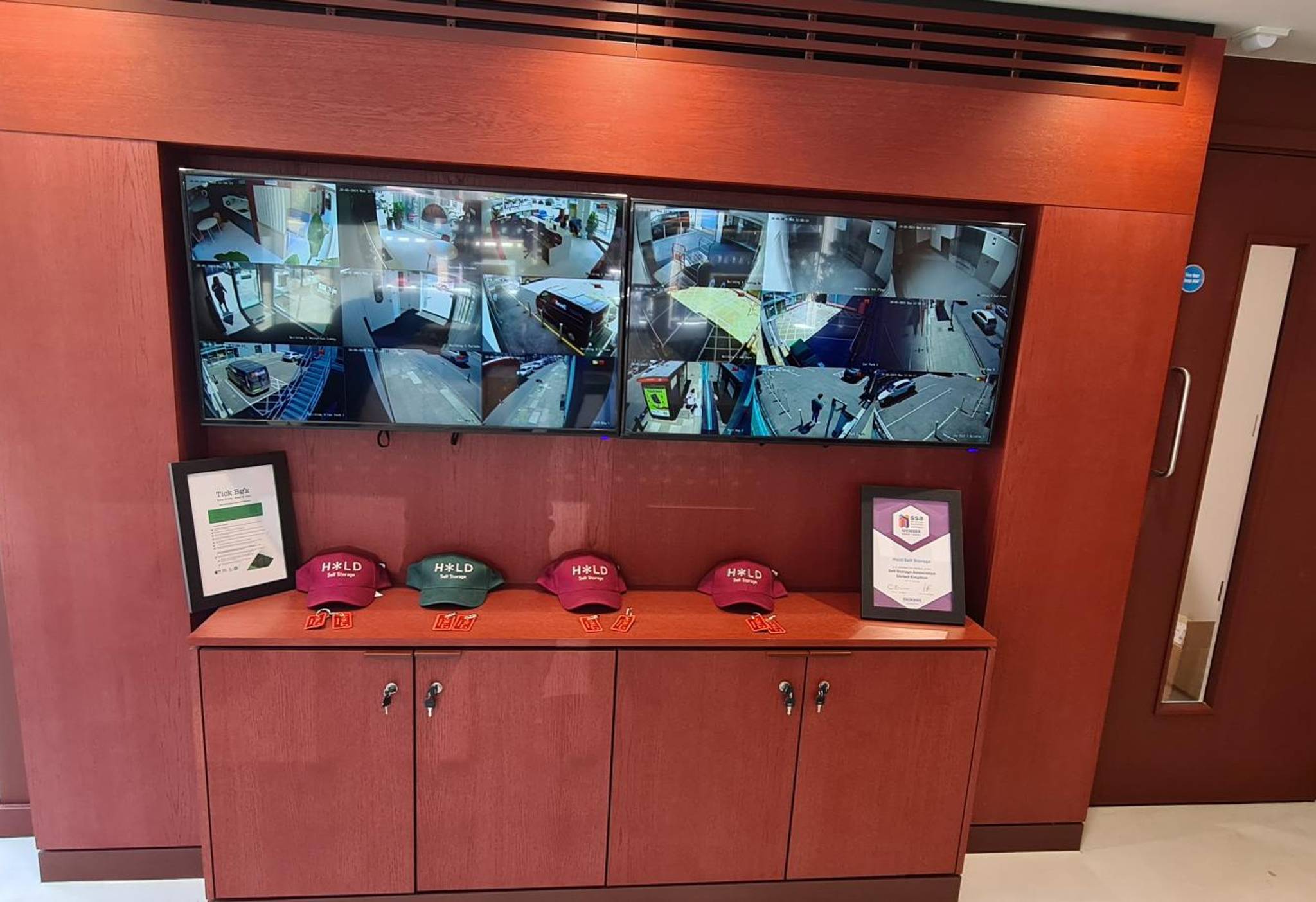 hold self storage 24-hour cctv security monitors