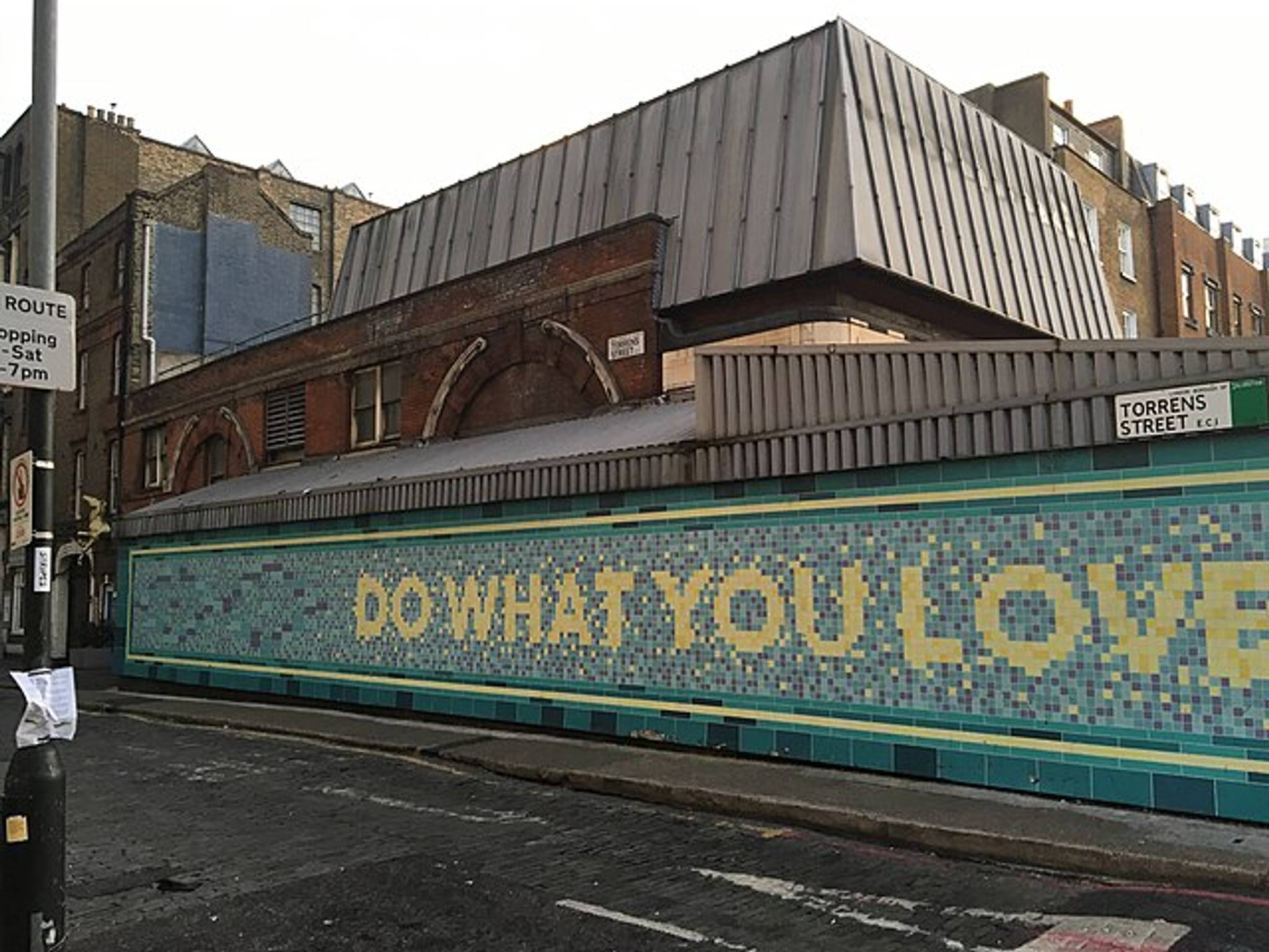 Angel station in Torrens Street