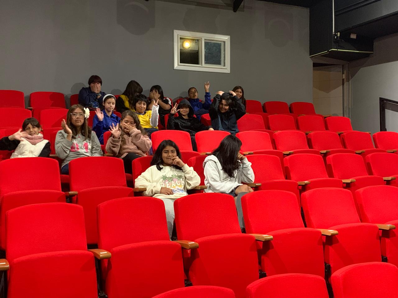 Brigadistas de nuestra escuela asisten a "Sala latente"