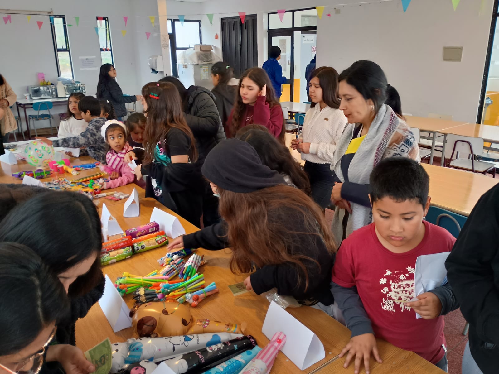 "Tía Pia coins" premiación de asistencia a través del canje de regalitos. 