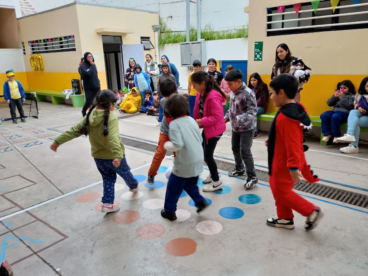 Actividades recreativas del aniversario de la escuela.