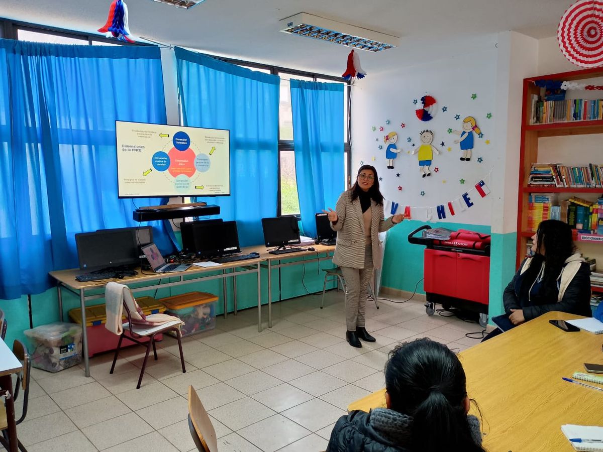 Jornada de capacitación para asistentes de educación en  'estrategias en neurodiversidad