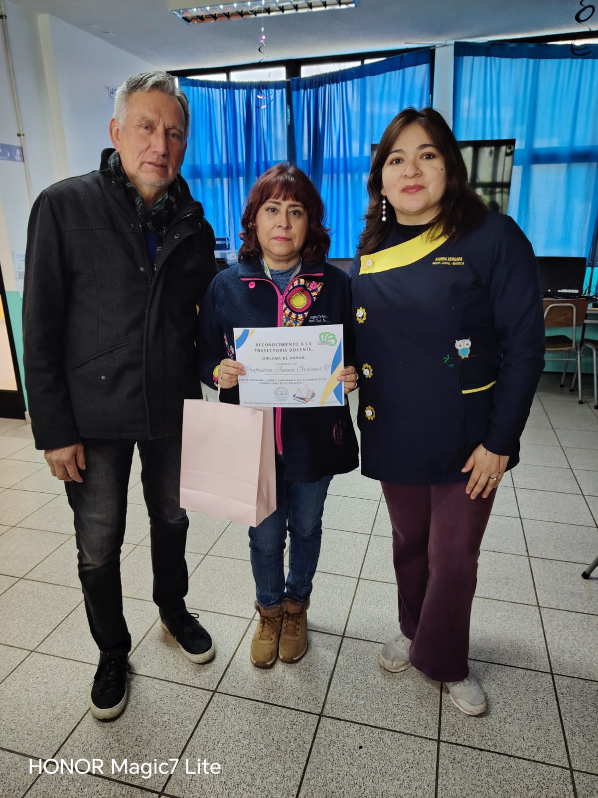 En reconocimiento a la gran labor y trayectoria.