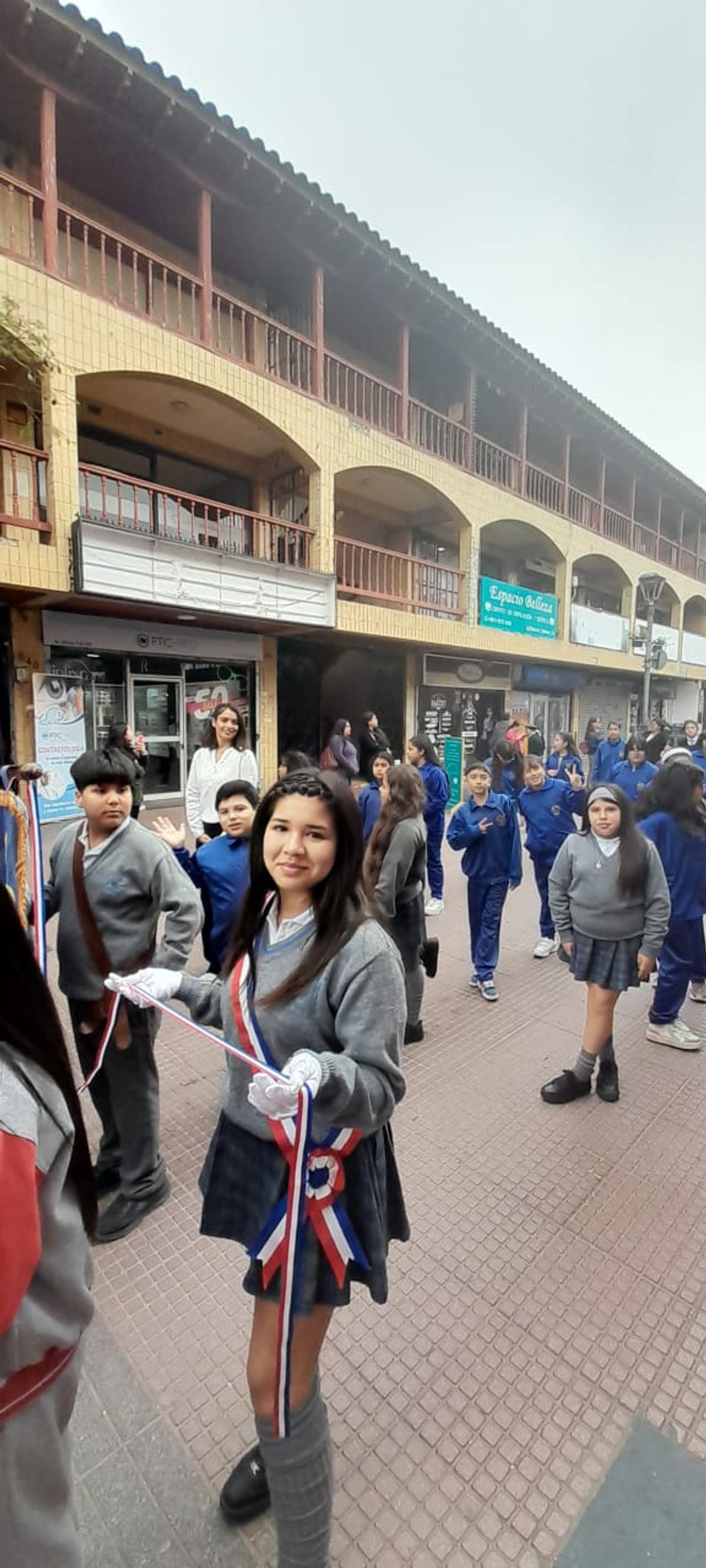 Escuela de colonia Alfalfares presente en el desfile de aniversario número 481 de la ciudad de La Serena.