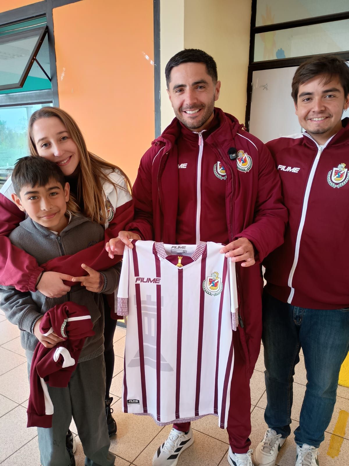 Club deportes la Serena entrega beca deportiva a nuestro estudiante Cristóbal Hernández
