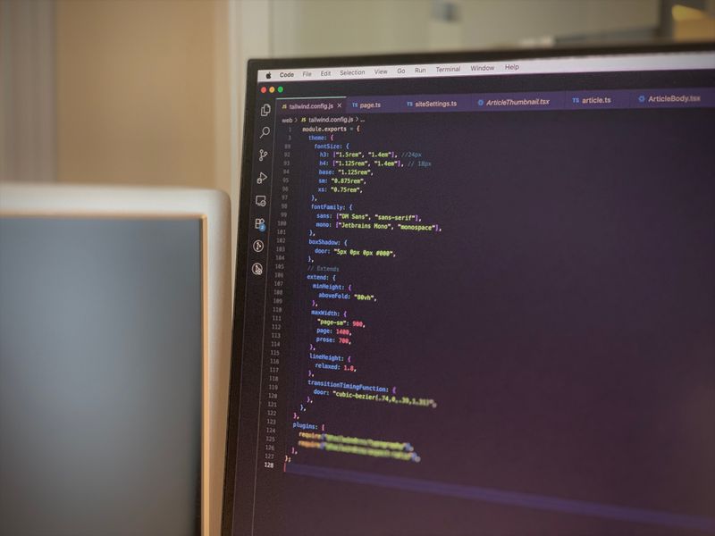 Bilde av en skjerm som viser et eksempel på tailwind-config