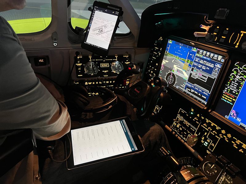 Bilde av bruk av TMS i flyets cockpit