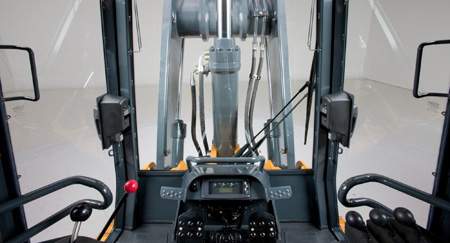 Front cab view in a 655 P-Tier