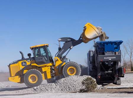644 X-Tier loader with standard Z-Bar Linkage