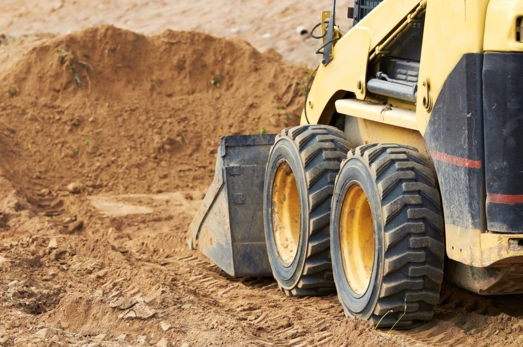 Compact Wheel Loaders vs. Skid Steers: The Difference