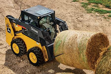 John Deere 316 P-Tier equipped with bale spear