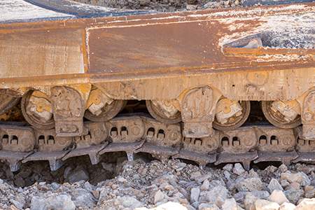 The 1050 P-Tier suspended undercarriage absorbs vibrations and improves component durability