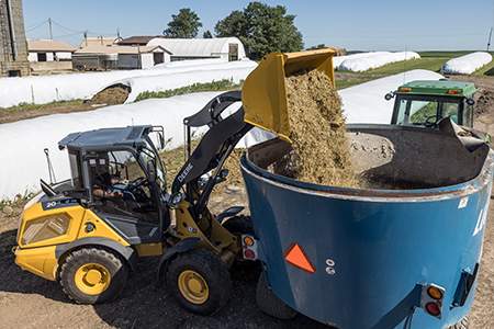 204 G-tier loading a feed wagon