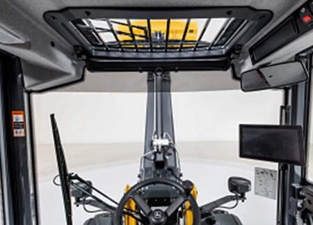 Visibility through the roof window to the bucket when raised and extended
