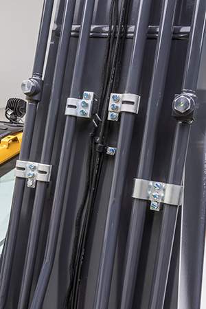 Two-piece front pipe clamping