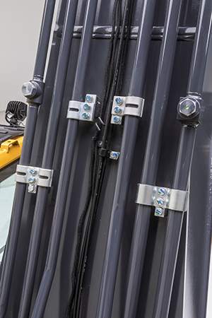 Two-piece front pipe clamping