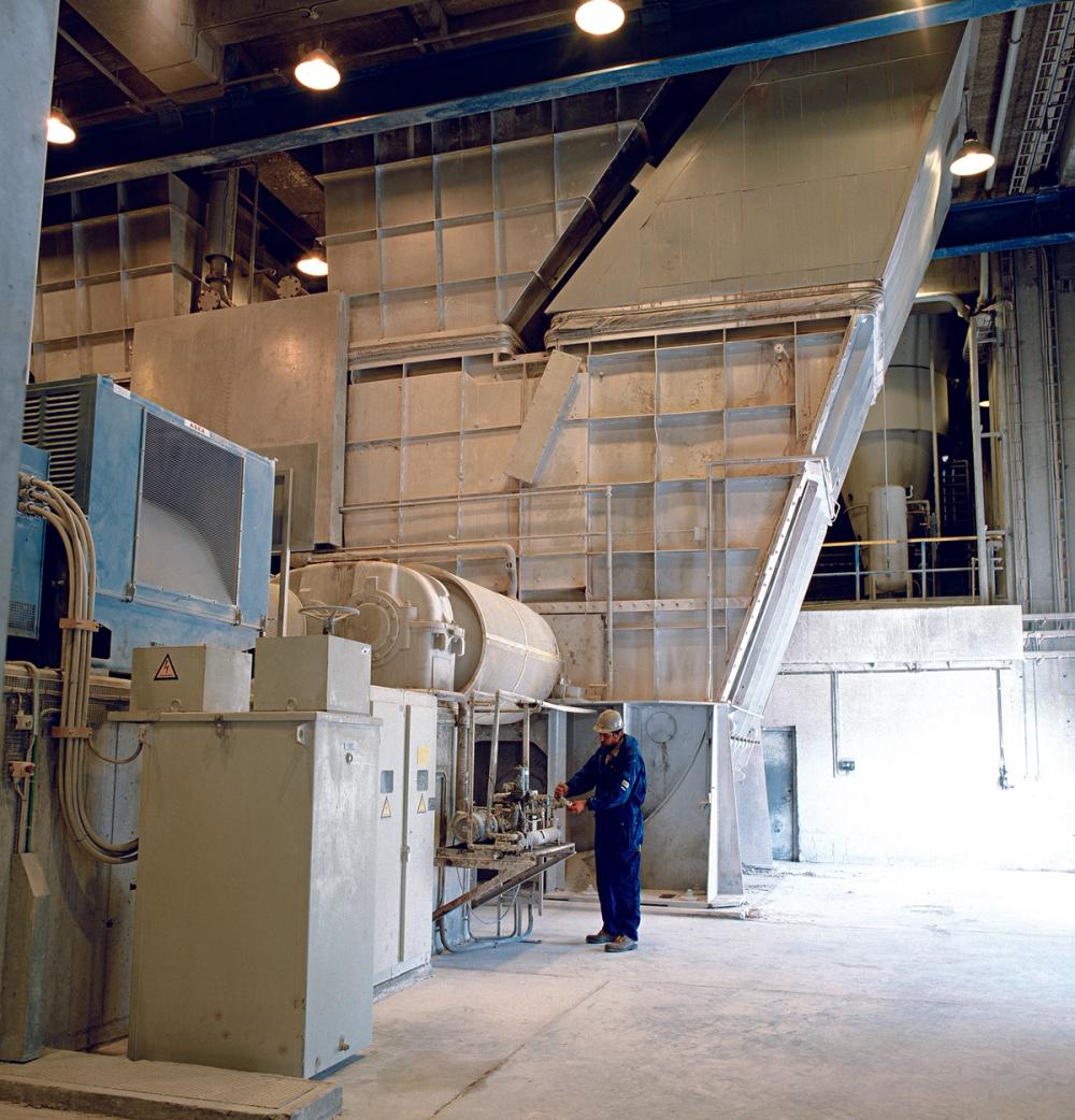 FLSmidth Dryer Crusher used to prepare raw clay for the calcination process