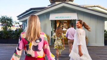 Women heading out to afternoon drinks