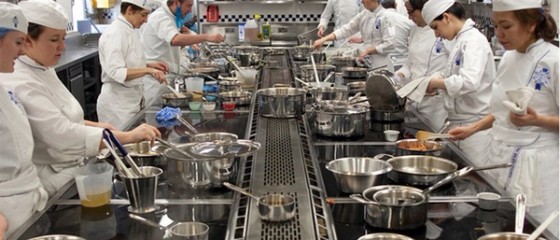 Students in the kitchen at Le Cordon Bleu