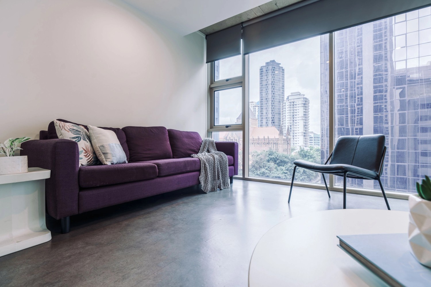 5 Bedroom Apartment Living Room