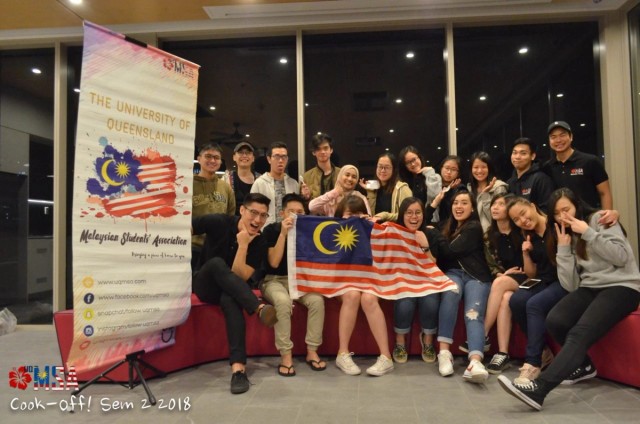 Group of students with a Malaysian flag posing