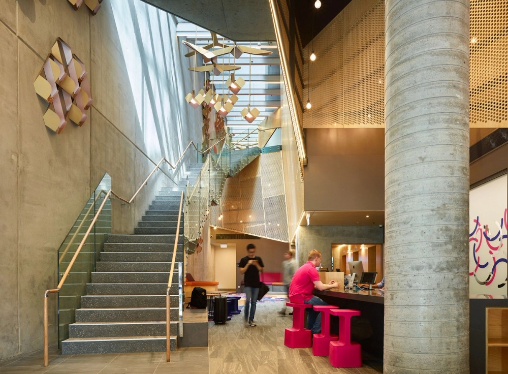 Virtual Tour Right Image