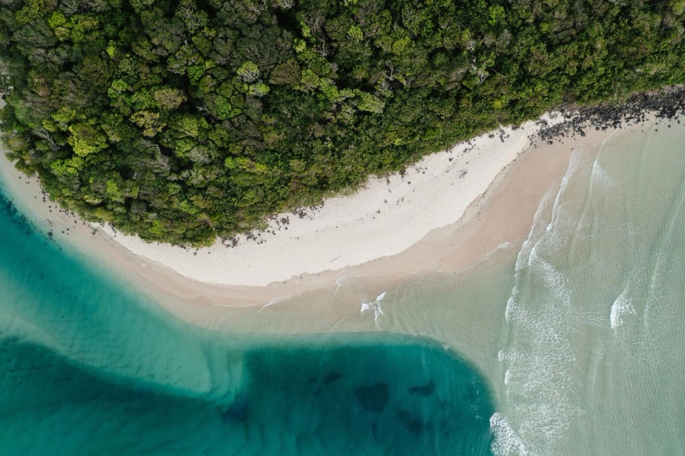 Beautiful beach day trip from Brisbane