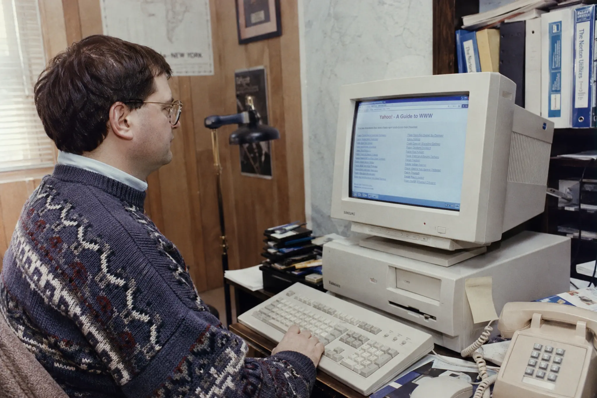 Browsing the 1994 Yahoo web directory of hand-sorted categories on a CRT monitor
