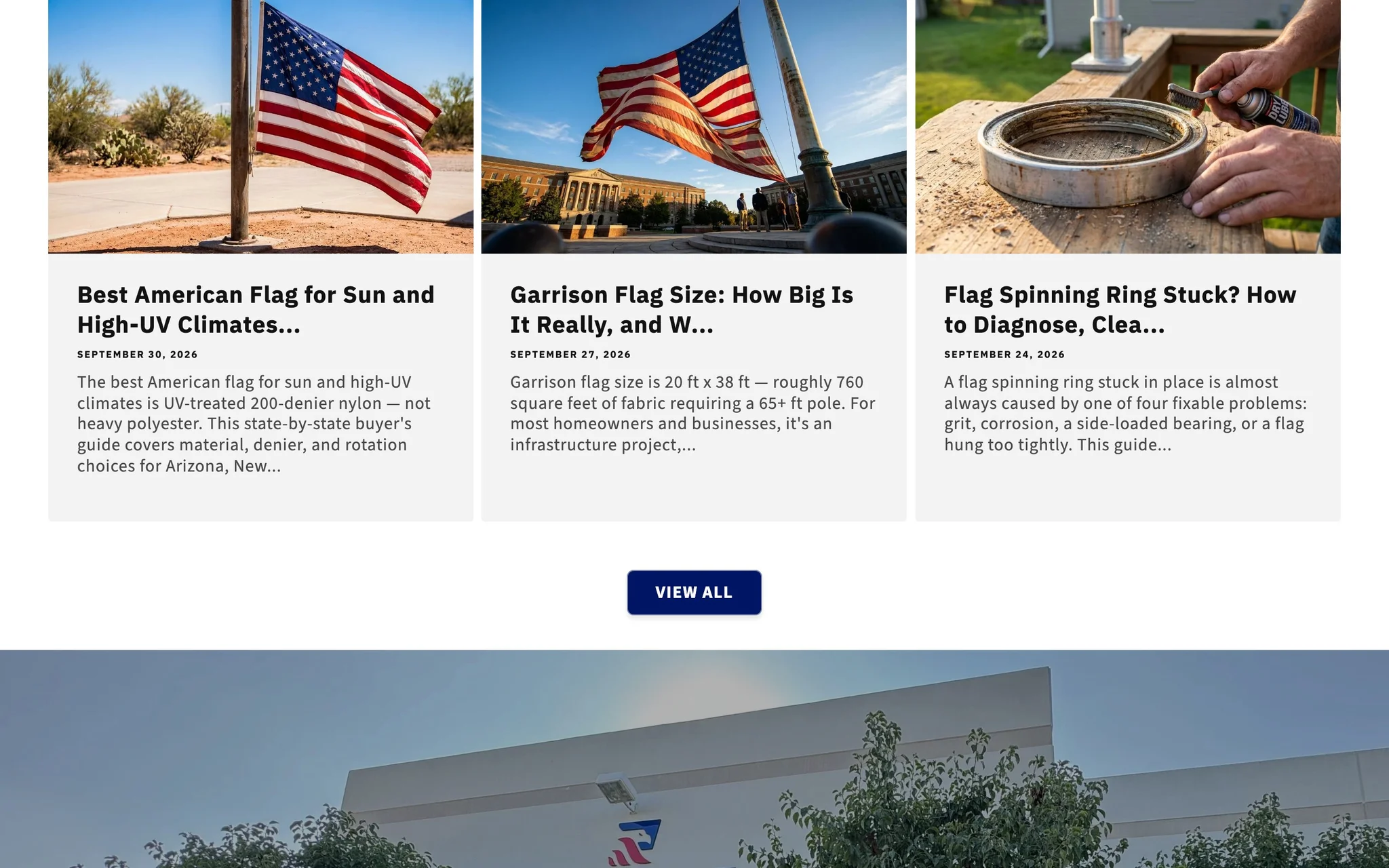 FlagStars homepage blog section with three dated articles on flags for high-UV climates, garrison flag size and fixing a stuck spinning ring.