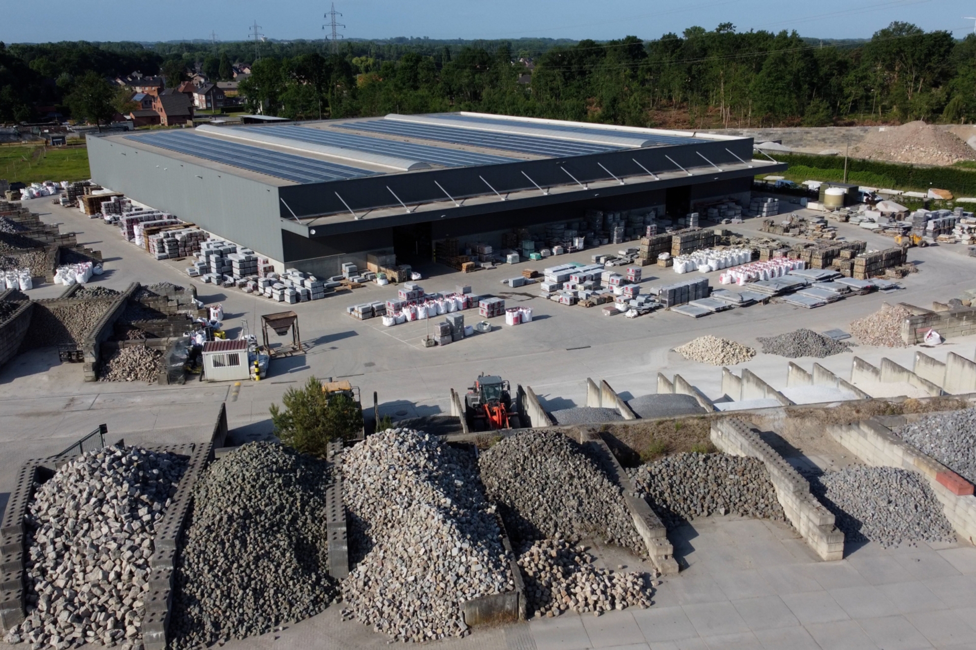 Le pilotage intelligent des panneaux solaires permet à Nijst Natuursteen d’optimiser son rendement 