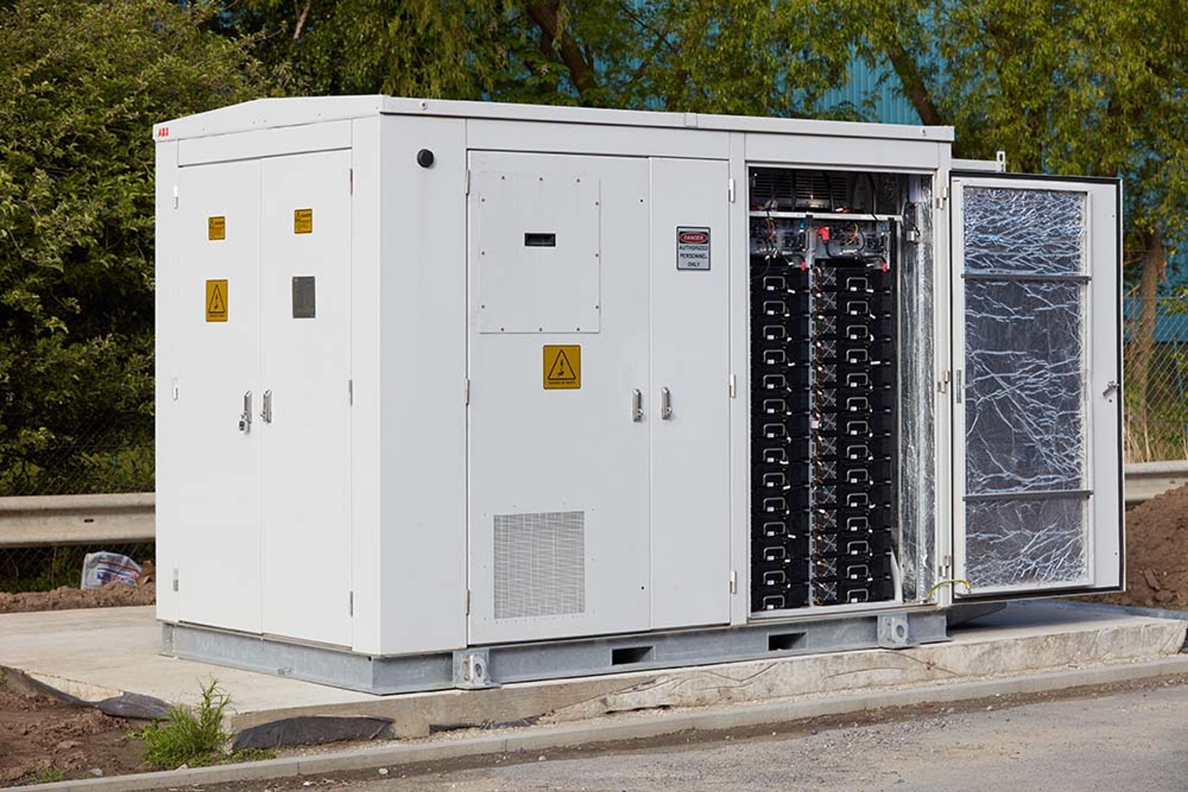 Installation extérieure de batteries pour le stockage d'électricité