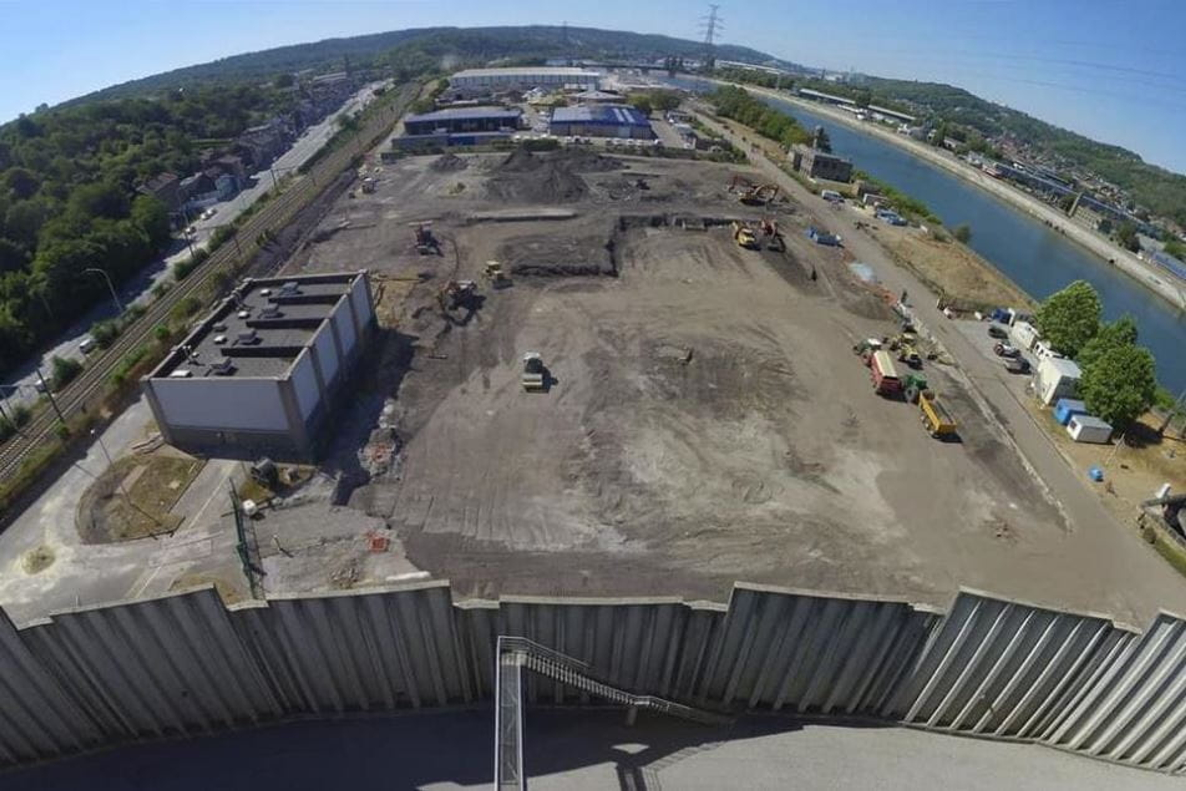 Chantier de la nouvelle centrale gaz-vapeur de Seraing, le long de la Meuse