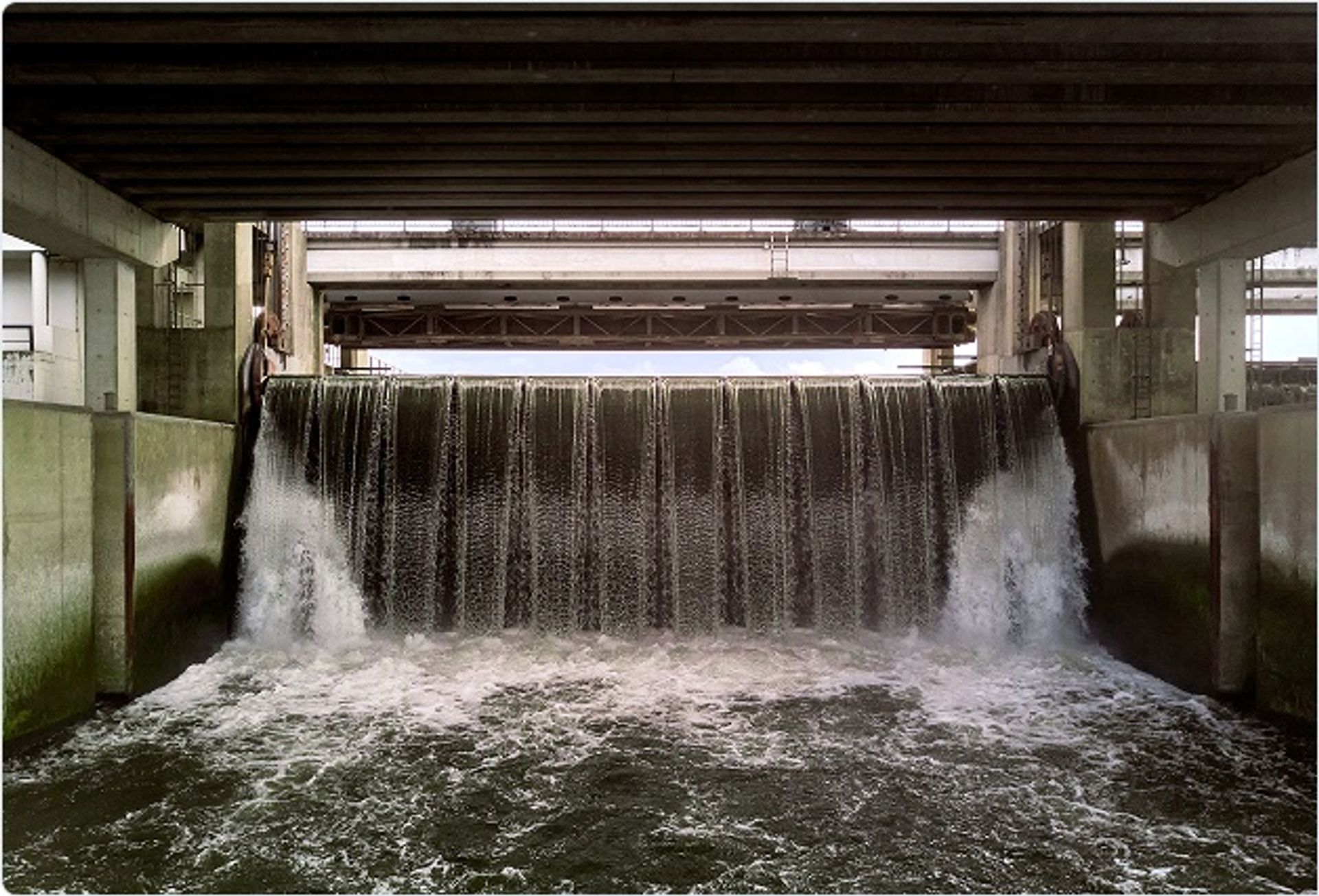 Binnenzicht van een waterkrachtcentrale