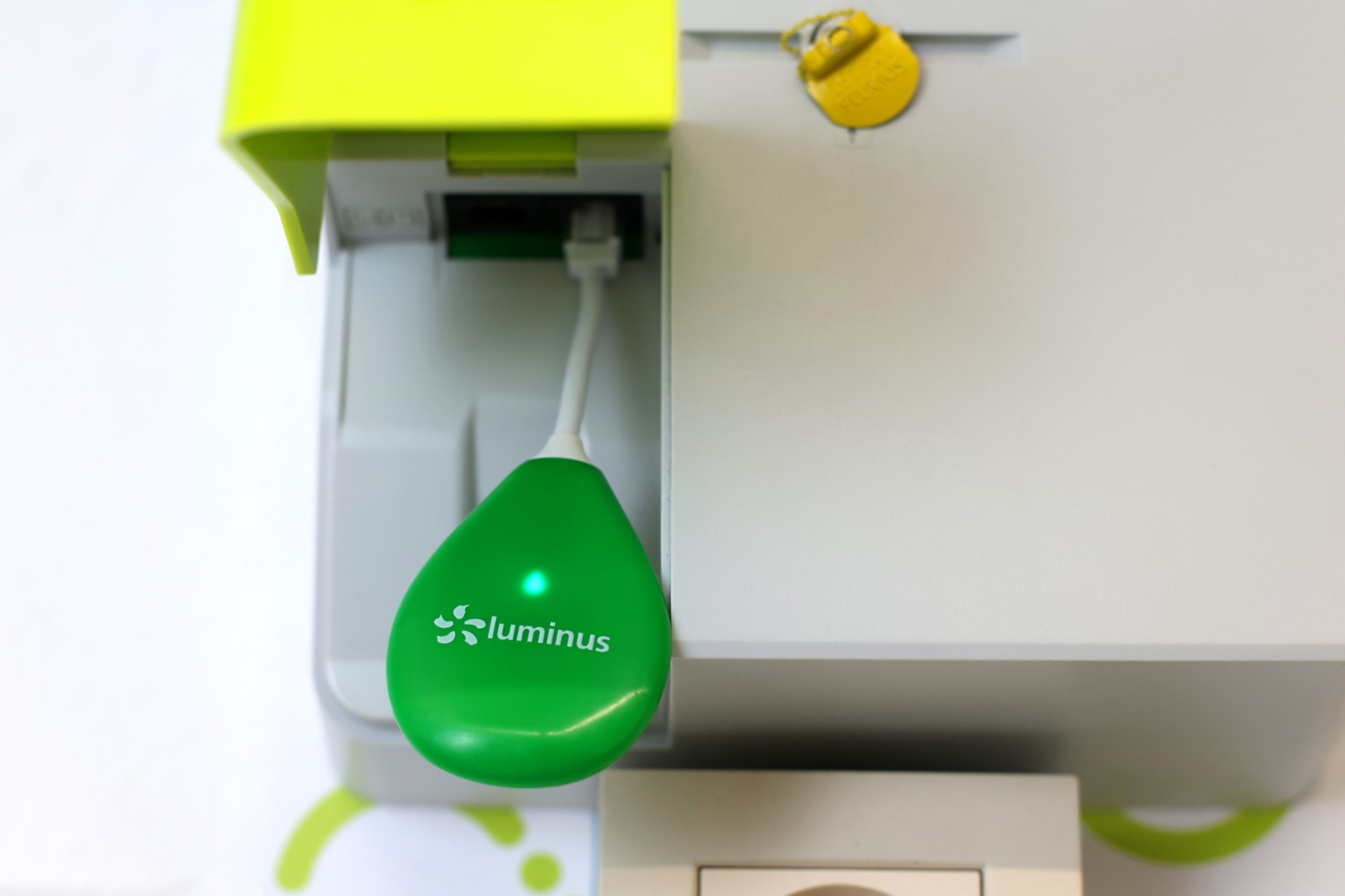 Klik de kleine groene dongle in je digitale meter en je hebt altijd zicht op je verbruik en kosten.
