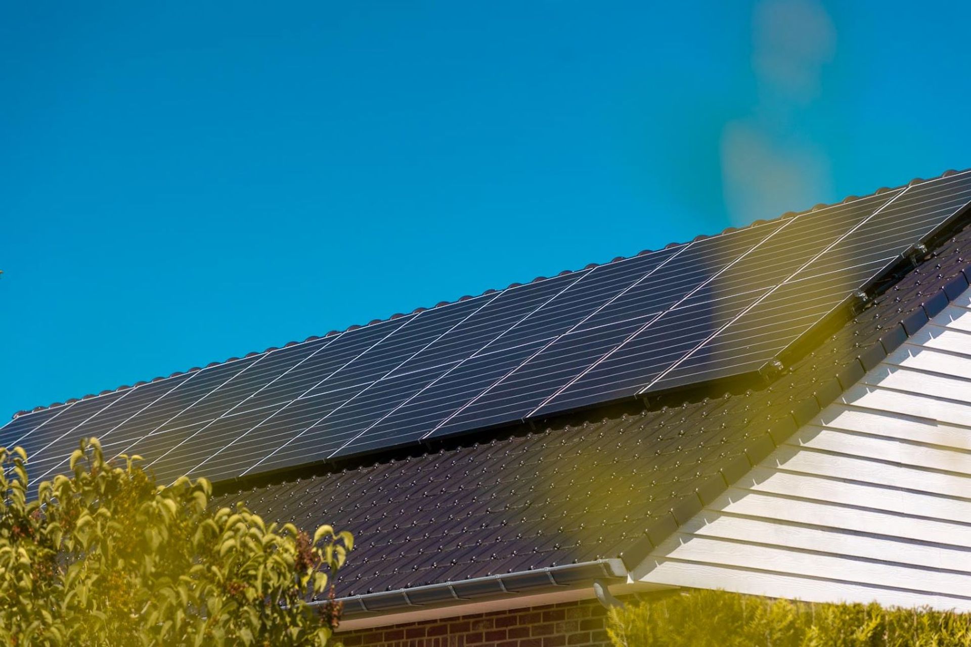 Recharger votre voiture électrique de société avec des panneaux solaires