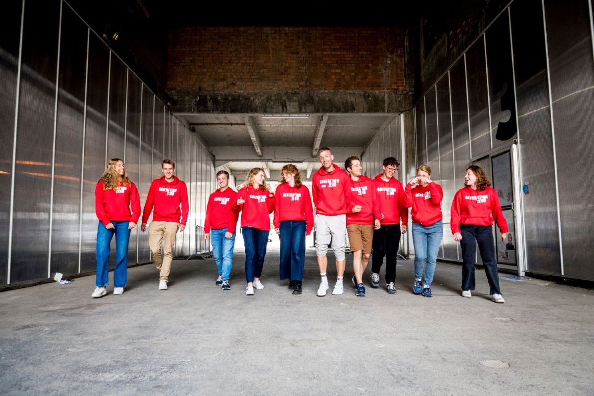 Generation zero Young Tech Track: 10 jeunes candidats avec hoodie rouge